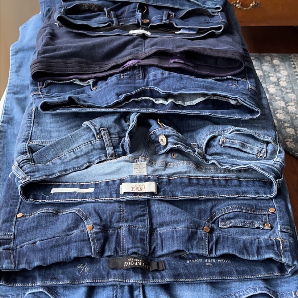 Mixed lot of 7 pairs women’s jeans, sizes 8 & 10 good used condition